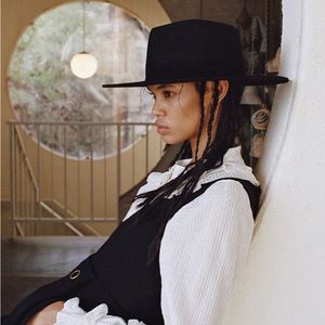 NWT Lack of color Rancher